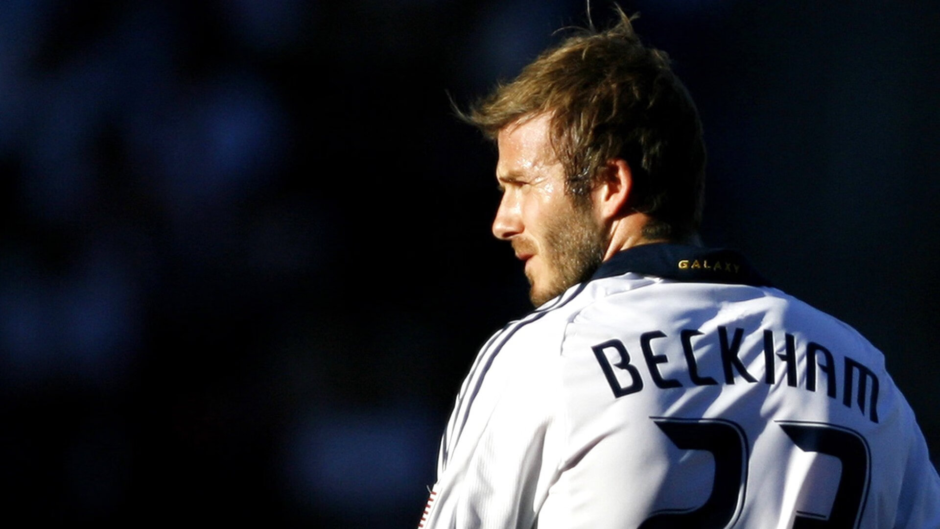 “校园足球选拔赛火热开启，挖掘青少年潜力”，校园足球学校足球赛