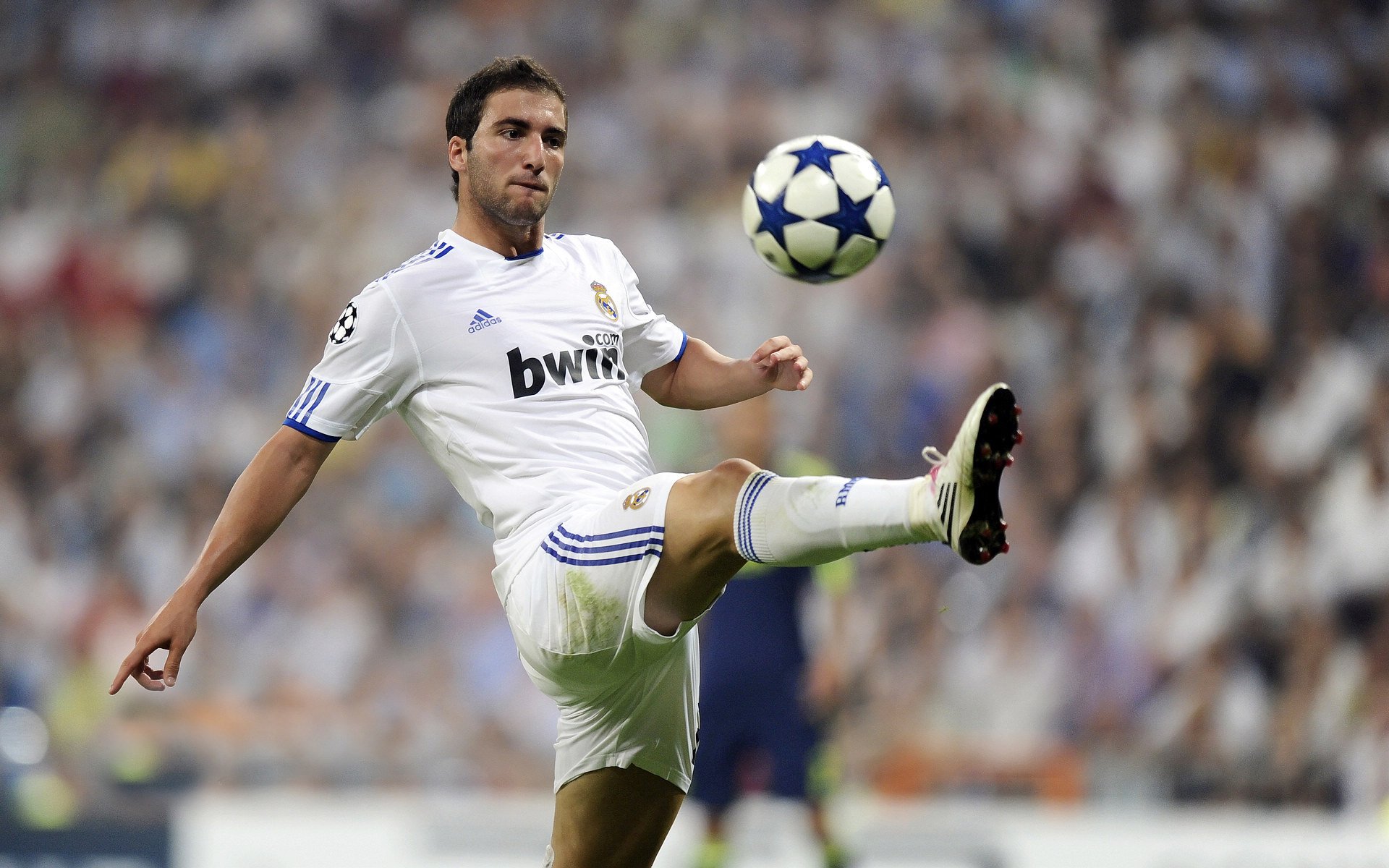 马赛全场压制控球时间大幅领先，马赛球员